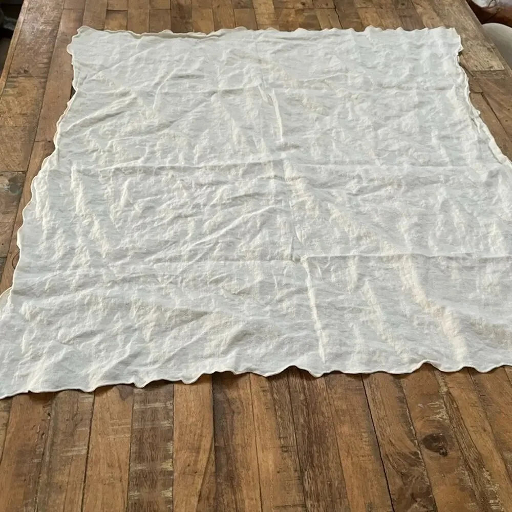Vintage Off-white Linen Tablecloth Scalloped Edge 33 x 33